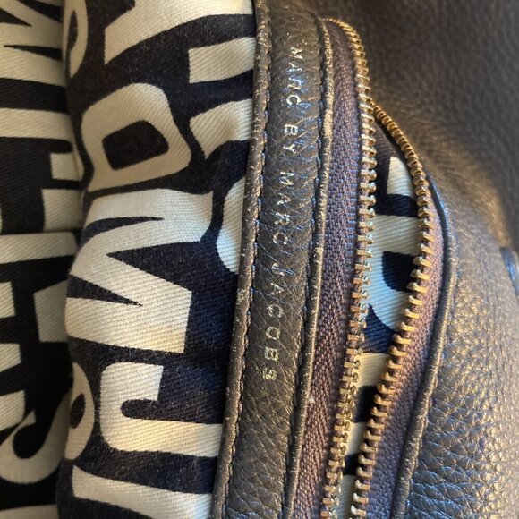 Marc Jacobs Standard Supply Workwear Shopper in Grey w/ Black & White Interior - Picture 9 of 10